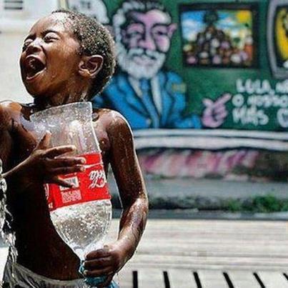 Nedensiz yere, gül biraz çocuk
Kısa hayat zaman, gül biraz