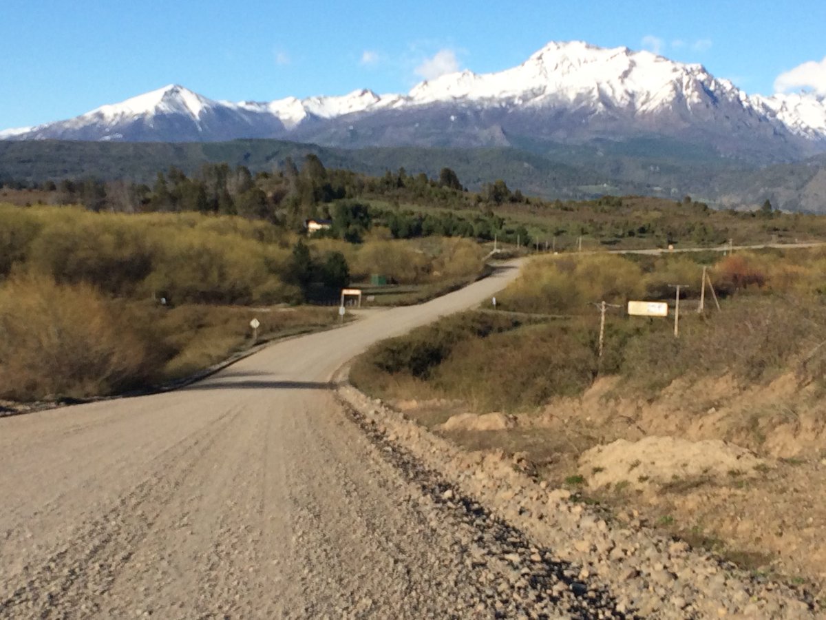 SthAmerica's tweet photo. Trevelin to Argentina border road by Remis taxi 40mins, $36usd, scenery, moo and mountains, yesterday. #Argentina #border #Travel https://t.co/zPOPL4hZGy