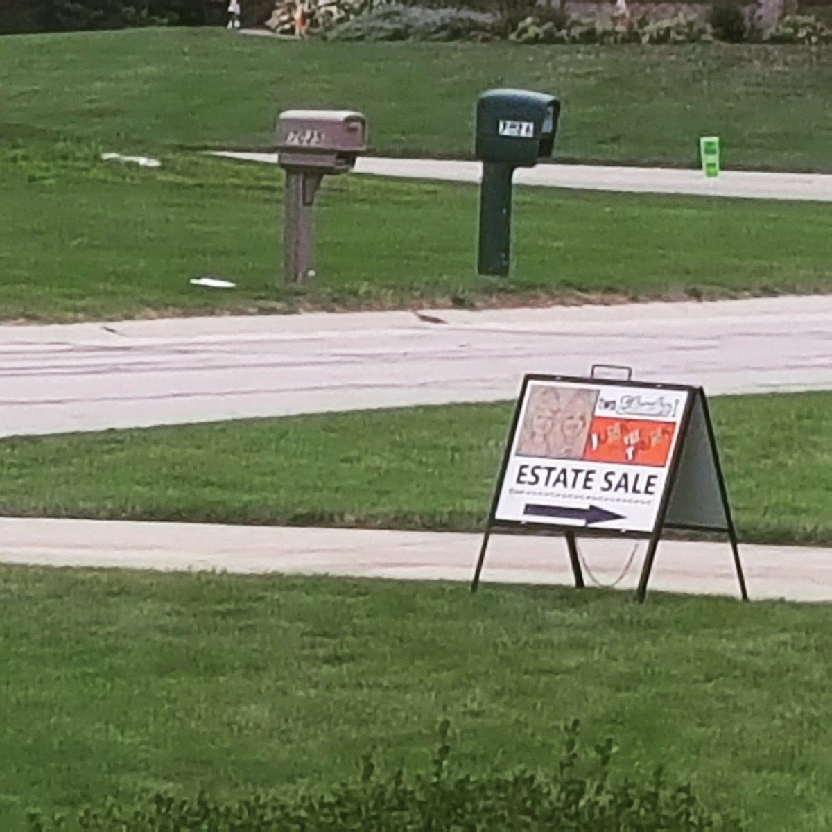 DKTreasures1's tweet photo. Last day of sale 10/15. 9am to 3pm. 7035 Sandy Springs Maumee Ohio. Everything left 50% off. https://t.co/qBkEB5k4ZJ