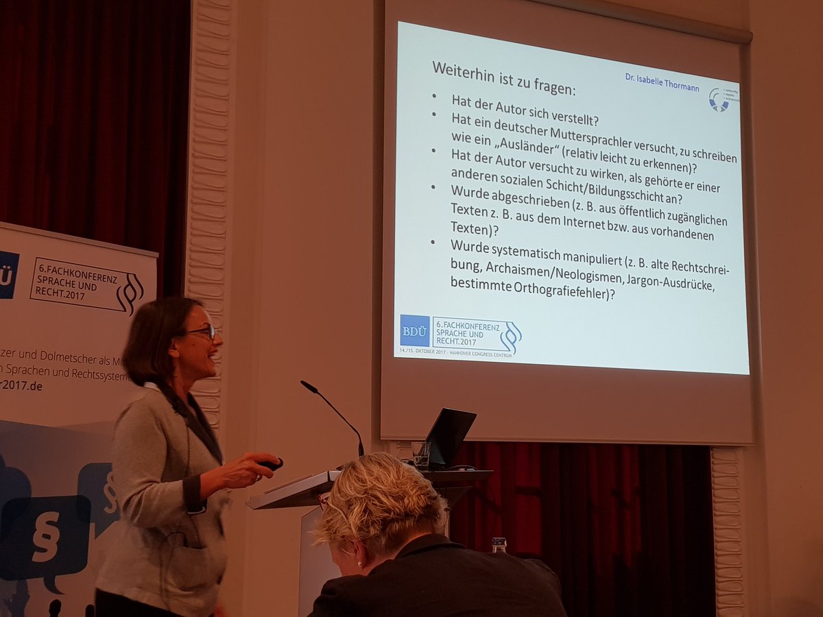 tdtranslations's tweet photo. Dass forensische Linguistik unterhaltsam sein kann, beweist Isabelle Thormann  #FSR17 'Erpresserkurs inklusive' ;-) https://t.co/GSHiC5Vdjs