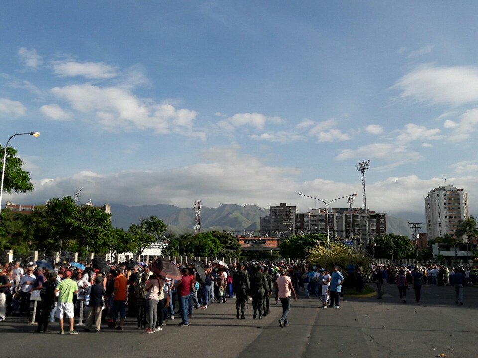 ElNacionalWeb's tweet photo. #ENRegionales Así se encuentra centro de votación en #Maracay este #15Oct - Vía @its_andresM https://t.co/MGTbcmEVHL
