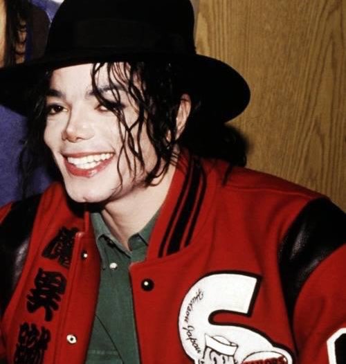 Loving_MJ_'s tweet image. LOOK AT DATTT SMILE