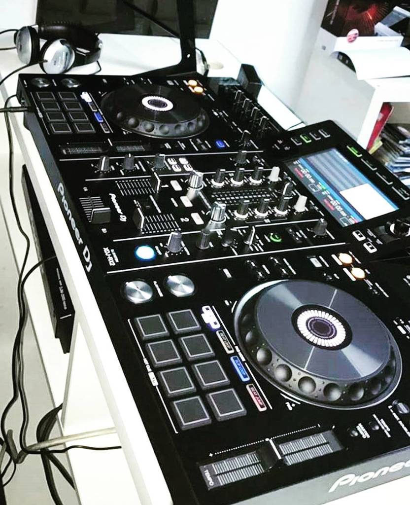 PortalDeDJs's tweet photo. El sueño de cualquier DJ!!! #RX2 #Pioneer #dj #Portaldedjs #venezuela .
. https://t.co/1fWqLq3oYX https://t.co/v8RufBWAxQ