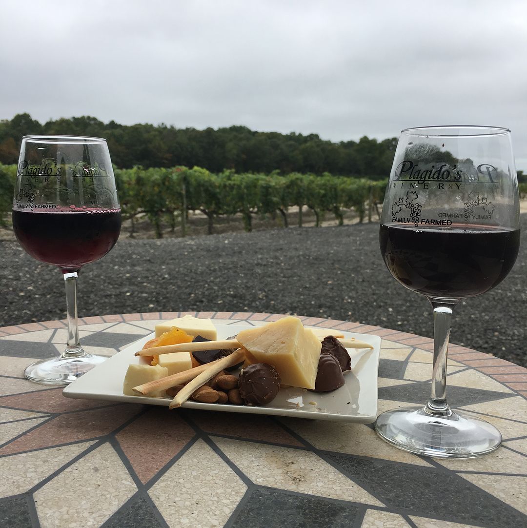 winetastingpath's tweet photo. 🍷 tasting wit my 👸🏾 #enjoyinglife #dryredwine #semisweetwine #chocolate #cheese #vinyard #stainlesssteel #oak https://t.co/Wta1XJIcRZ