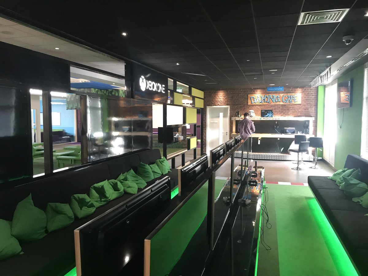 vmwarejk's tweet photo. Who can’t resist a game of @ForzaMotorsport @Xbox  #MCTTTT @MSLearning https://t.co/V2VsWufZAU