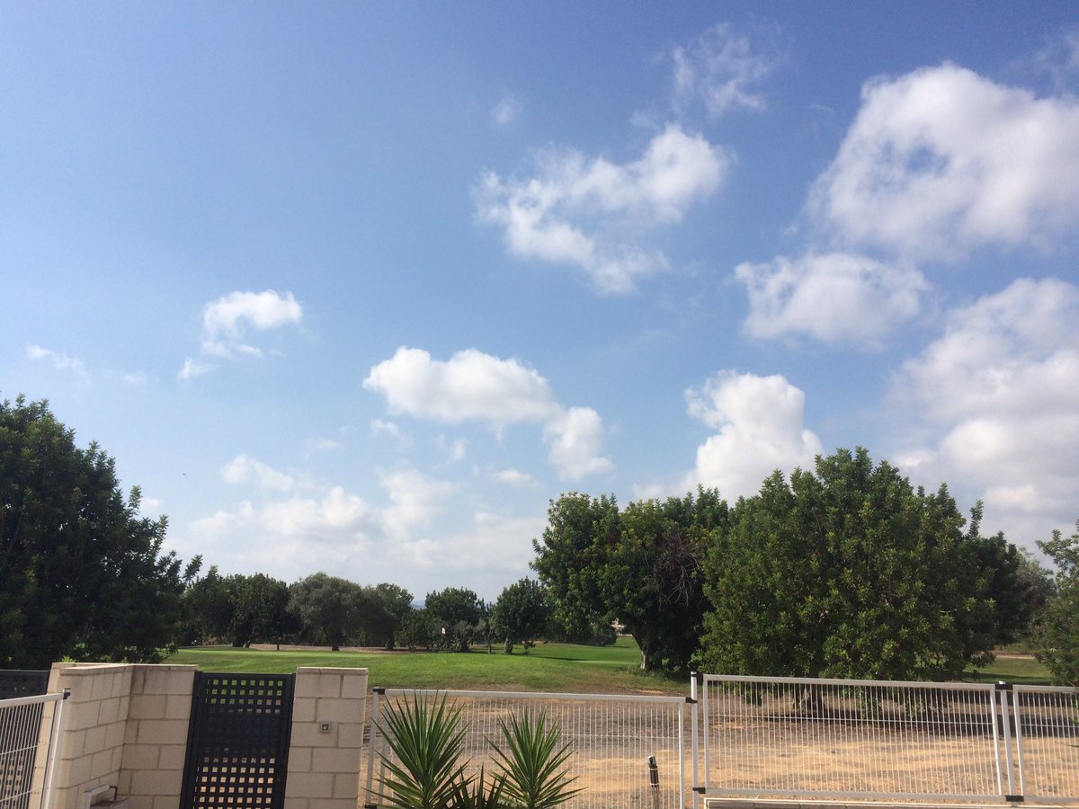 Bcngolfevents's tweet photo. Tarde de tranquilidad en @GolfPanoramica. Día increíble con muchos jugadores disfrutando. Entérate de las grandes ofertas en esta temporada https://t.co/HJPZ3HZSjj