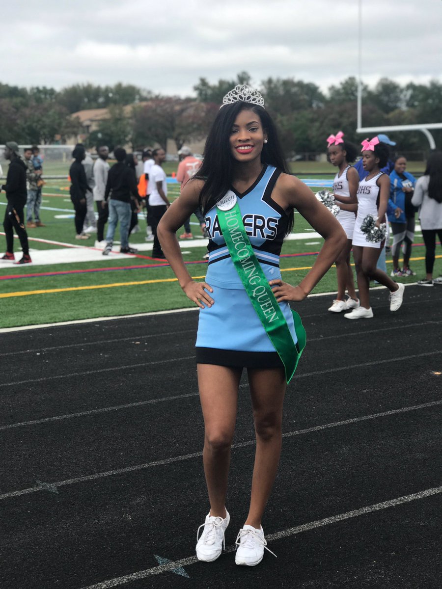 _ERHSCheer_'s tweet photo. Miss homecoming queen!.. Our senior varsity cheerleader Marciona🎀 #RaiderNation #cheers #Cheerleader #homecomingqueen #Spirit https://t.co/Y1INjihT6s
