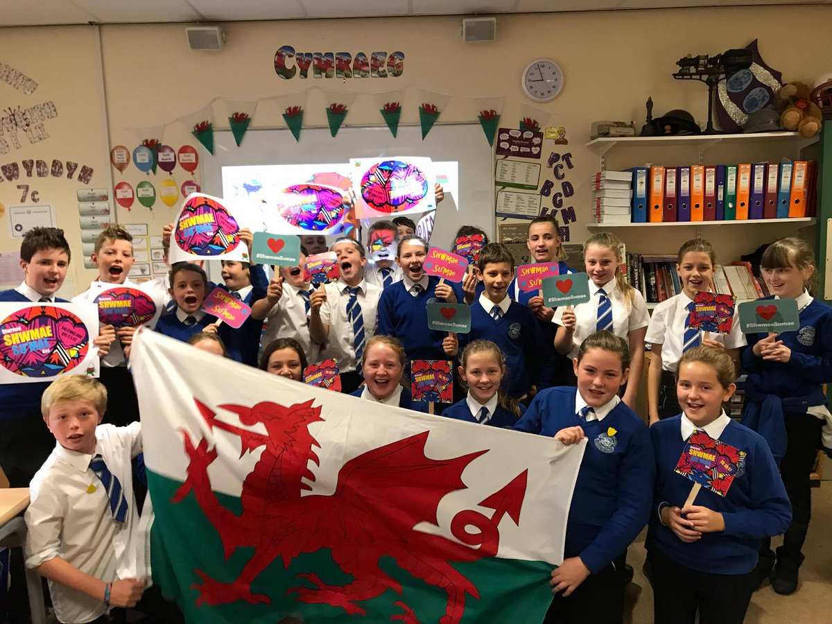 IonwenS's tweet photo. Diwrnod Shwmae Su'mae hapus oddiwrth @BuilthHS @clioangharad @ShwmaeSumae @CSPowys https://t.co/VDwddMFlOL