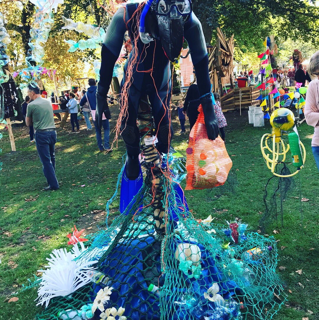 DutchWayLife's tweet photo. Don’t miss the #scarecrowfestival2017 in #Valkenswaard 😃 Lovely #dayout with the kids #trip #holland #vogelverschrikkerfestival https://t.co/PfIZm2EIiX