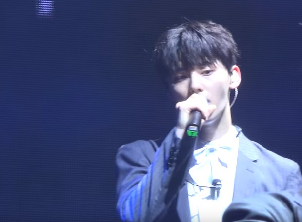 YaminImagine's tweet photo. #Minhyun looking at u like this while singing
Would it be enough for u? 🙂
Or would u want more? 😭
#WANNAONE #savethedate <170922> #ThankYou https://t.co/gDiv8QDwrE