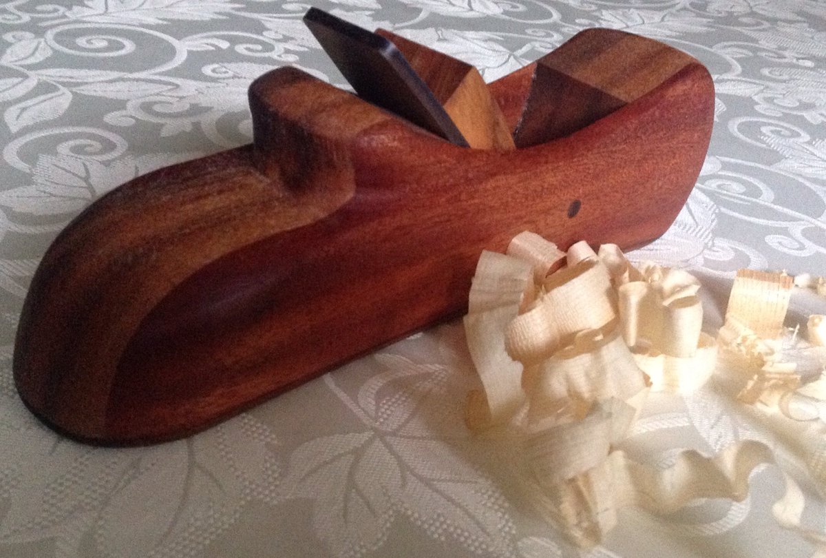 CBKWoodCarver's tweet photo. Smoothing hand plane Laminated Mahogany, Cherry wedge. #makeyourowntools #handplane #woodcarving https://t.co/gZ5jCzkElR