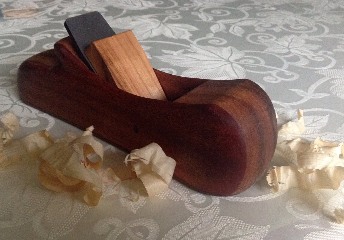 CBKWoodCarver's tweet photo. Smoothing hand plane Laminated Mahogany, Cherry wedge. #makeyourowntools #handplane #woodcarving https://t.co/gZ5jCzkElR