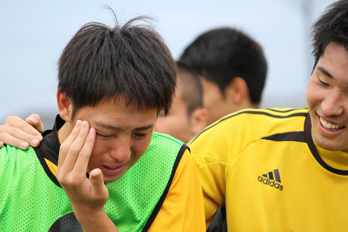 ci_vccf's tweet photo. 約11年間のサッカー生活に幕が閉じました。
高校入ってからは何回も辞めようと思ったけど、辞めないで続けてきてほんとに良かったと今思ってる😳
とりあえず、会工サッカー部で良かったです！今までありがとうございました🙏🙇 https://t.co/CFDlfwPSl7