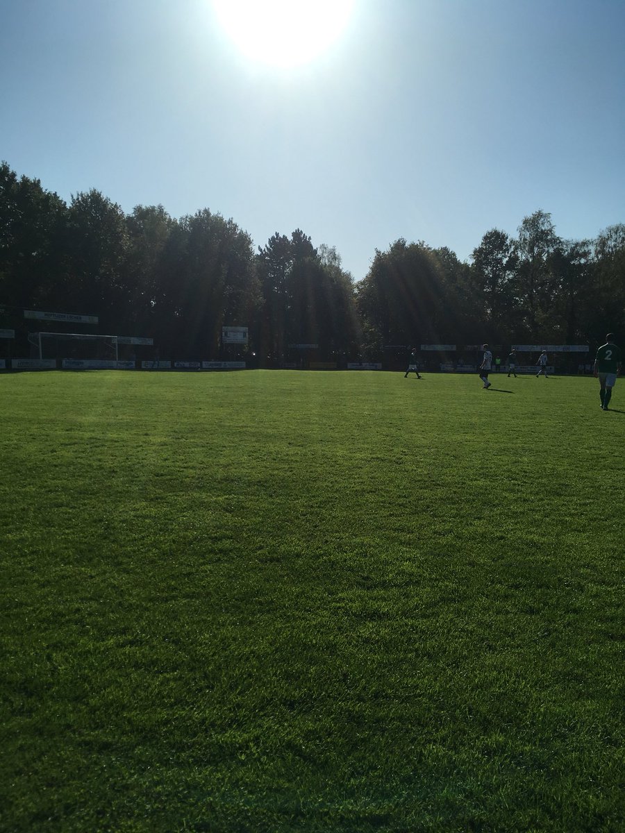1-0 witkampers na goede steekbal, of slecht gepositioneerd achterin bij ons, dat ligt a d bril die je draagt. Ik een zonnebril.