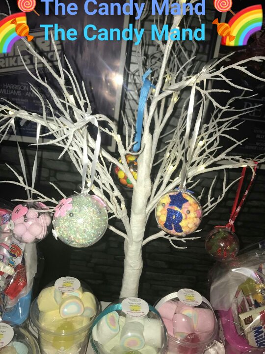 Thecandymand's tweet photo. PERSONALISED SWEET OR GEM FILLED BAUBLES 🍬💎
🎄🎉🎁 https://t.co/4qxIMcMvmh