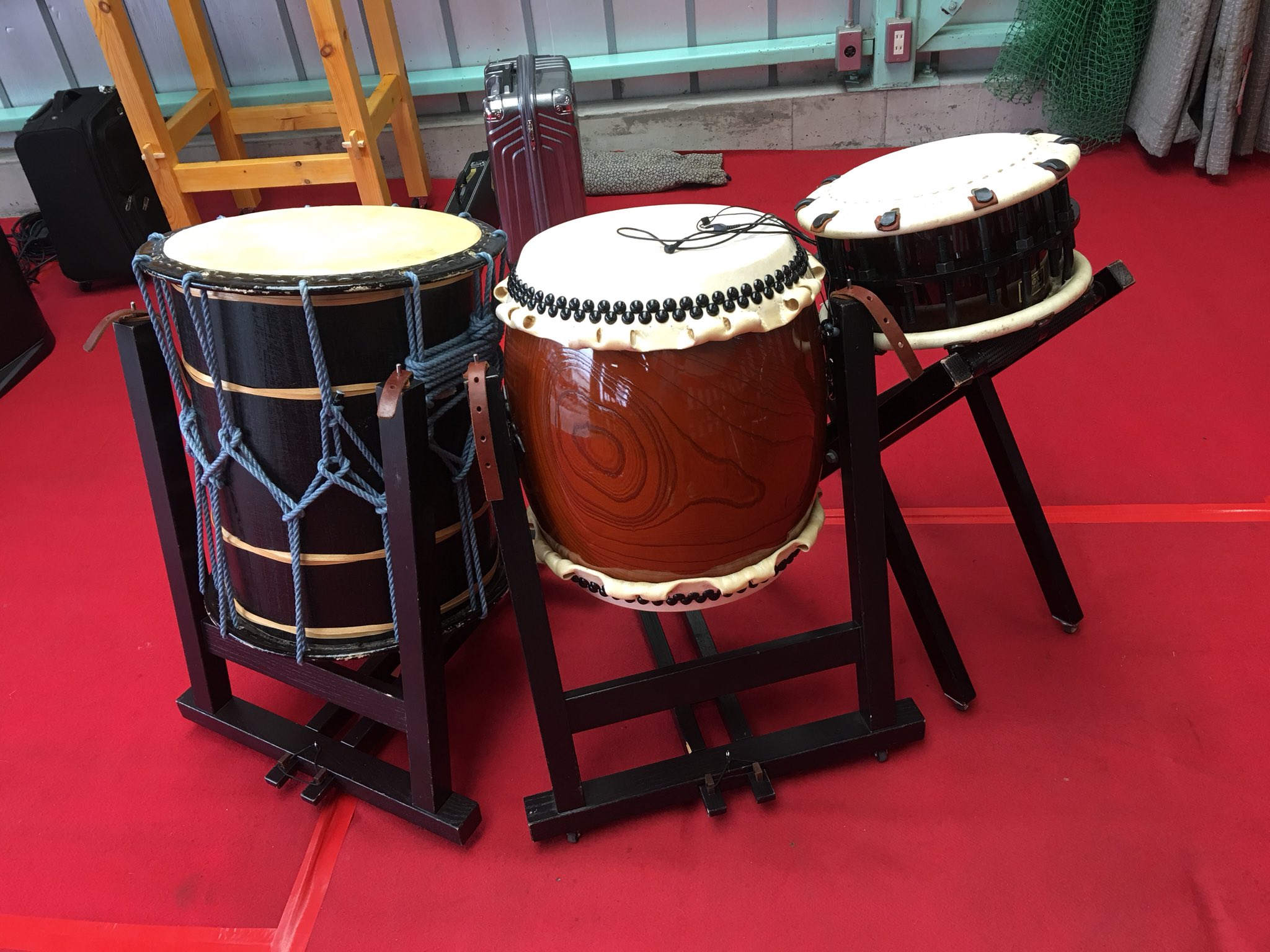 赤い和太鼓 Amazon | ゼンオン 合成皮革宮太鼓 1尺4寸 | 太鼓 | 楽器・音響機器