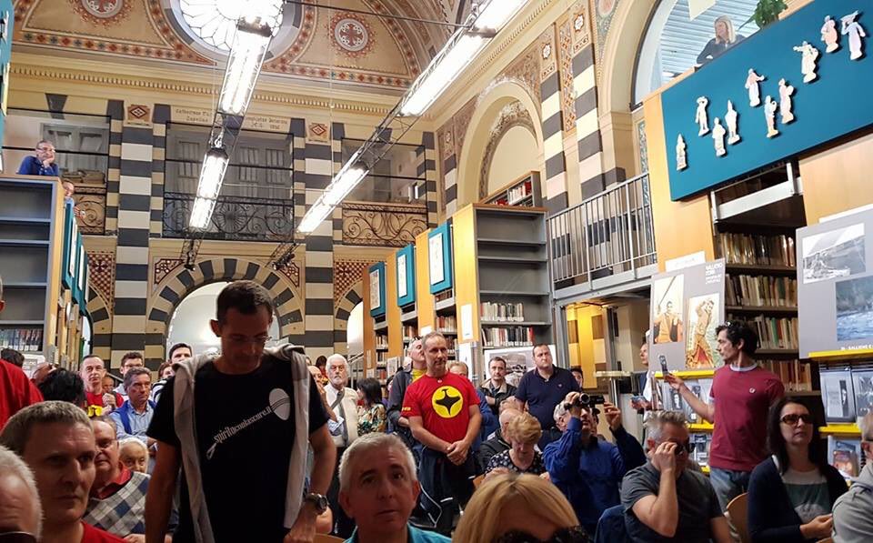 Zagorforever's tweet photo. Il pubblico delle grandi occasioni ieri a Varazze per l'intitolazione della sala della Biblioteca a Gallieno Ferri. https://t.co/Gj84Jt2yRH