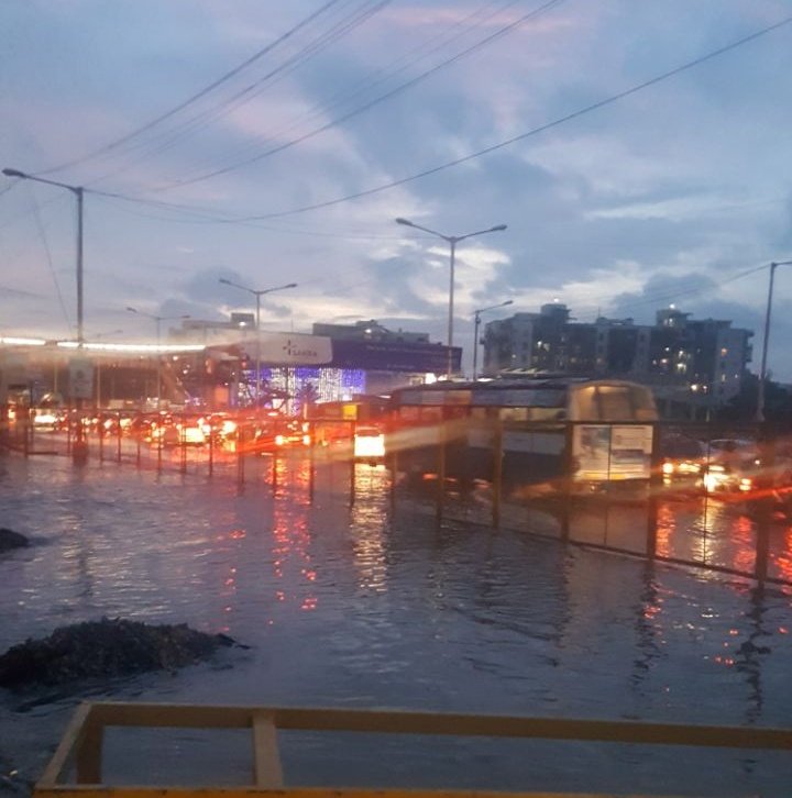#waterlogging from rain &amp;Savalakere lake overflow in front of Eco Space on ORR is still present.
Will update ORR users again tmrw morning 🤞