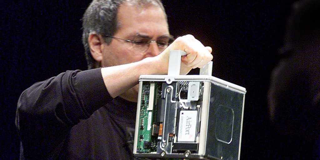 Steve Jobs' biggest flop taught Apple CEO Tim Cook took an important life lesson read.bi/2gCKc5y