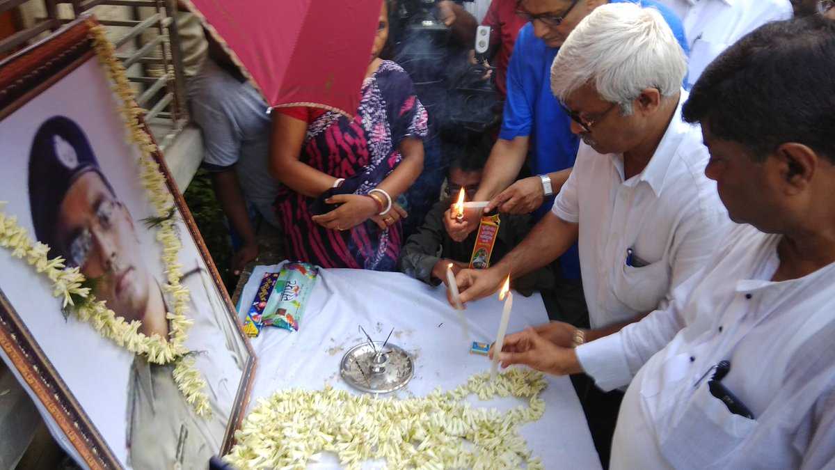 Sujan_Speak's tweet photo. Went to Pay respect to #Amitava Malik.Met all in d deceased family.Would stand by them.Tripartite & dialogue d only solution @MamataOfficial https://t.co/y1S8w3pvvg