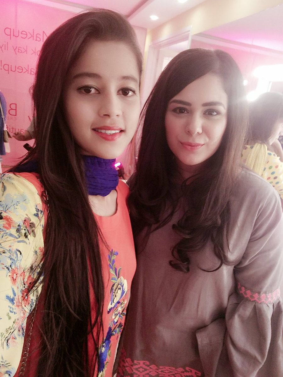 SamadMaham's tweet photo. Thank you #bbcream😍
#makeup_by_mizna 😘
#stayBBeautiful❤ https://t.co/8sitk1cHed