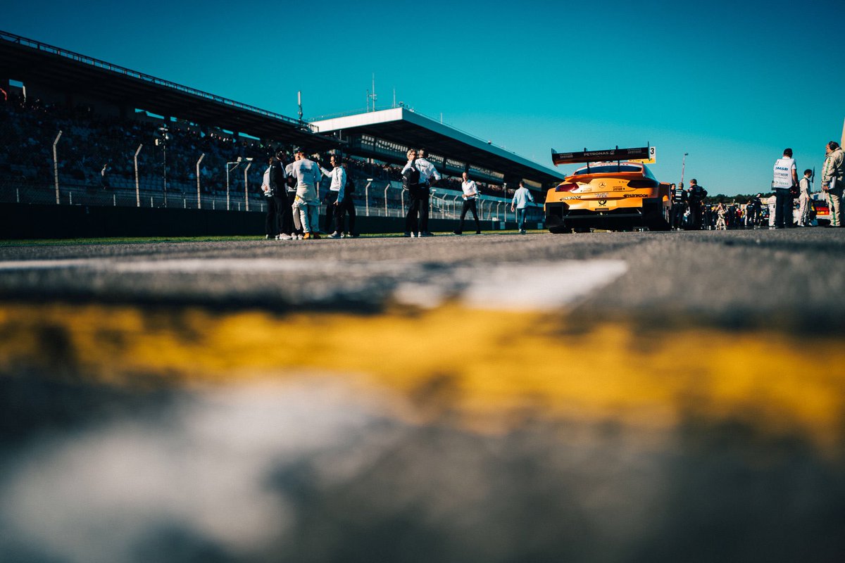 MaroEngel's tweet photo. Back on the GRID after a tough #quali session. Full attack now in Race2!! 10 minutes till LIGHTS OUT! 🚥
#ME63 #DTMFinale https://t.co/dosjvMefhm