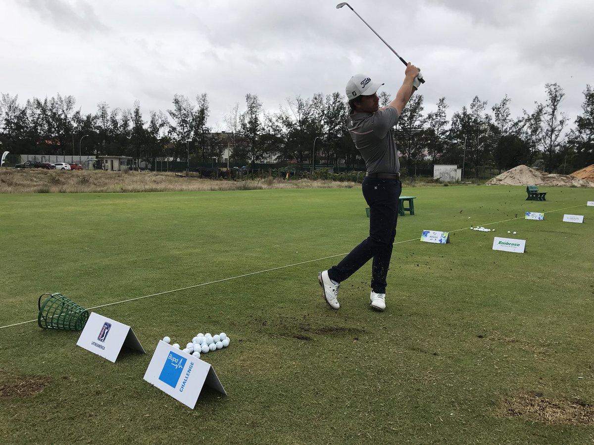 PGATAmericasESP's tweet photo. Con -11 y líder por 2 golpes, @rodoCazaubon 🇲🇽 se apresta a salir en breve. Pega a las 11:20 am. #AbertodoBrasil #BupaChallenge https://t.co/3RtUXs8Jmp