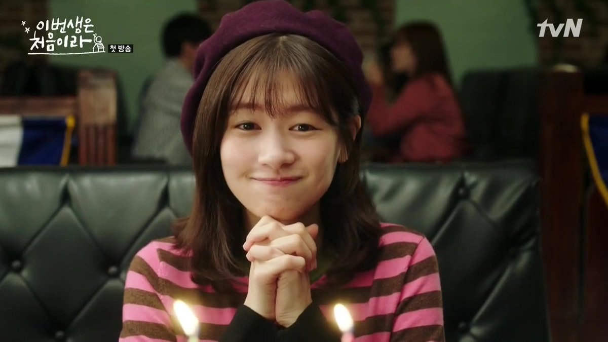 ebibitititeliti's tweet photo. Lagi nge-trend karakter profesi penulis skrip di kdrama
Mungkin lagi nyindir kita yg suka bully writer-nim kalo endingnya ngeselin

itu aing https://t.co/pLGexkRp4u