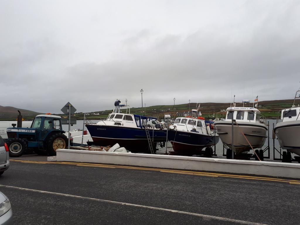 KerryTaxiTours's tweet photo. #portmagee prepares for #Ophelia #ringofkerry #kerrytaxitours https://t.co/wSkZPEsj5A
