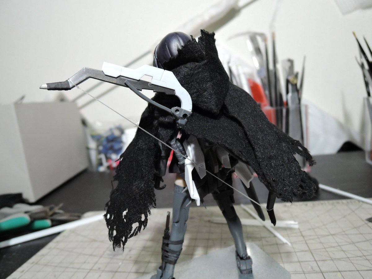 紙白 スラスター中毒者 A Twitteren クロエさんアーチャー装備用のポンチョを新造しました 弓を背負う為に各部のスリットが大きくなっています