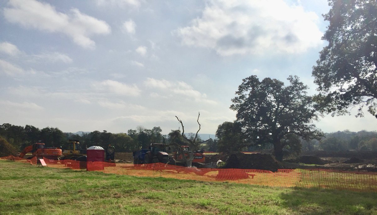 lighthousefrome's tweet image. Work begins on the second lake at the Lighthouse, moving Heaven and Earth to make way for some more Water #Frome B&amp;amp;B #Somerset B&amp;amp;B