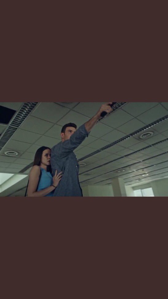 الرجولـه؛
هي ذلك الظهر الذي تختبئ خلفه الأُنثى وهي تثق تماماً أنه لن يسمح لأحد أن يقترب منها ويُؤذيها❤️