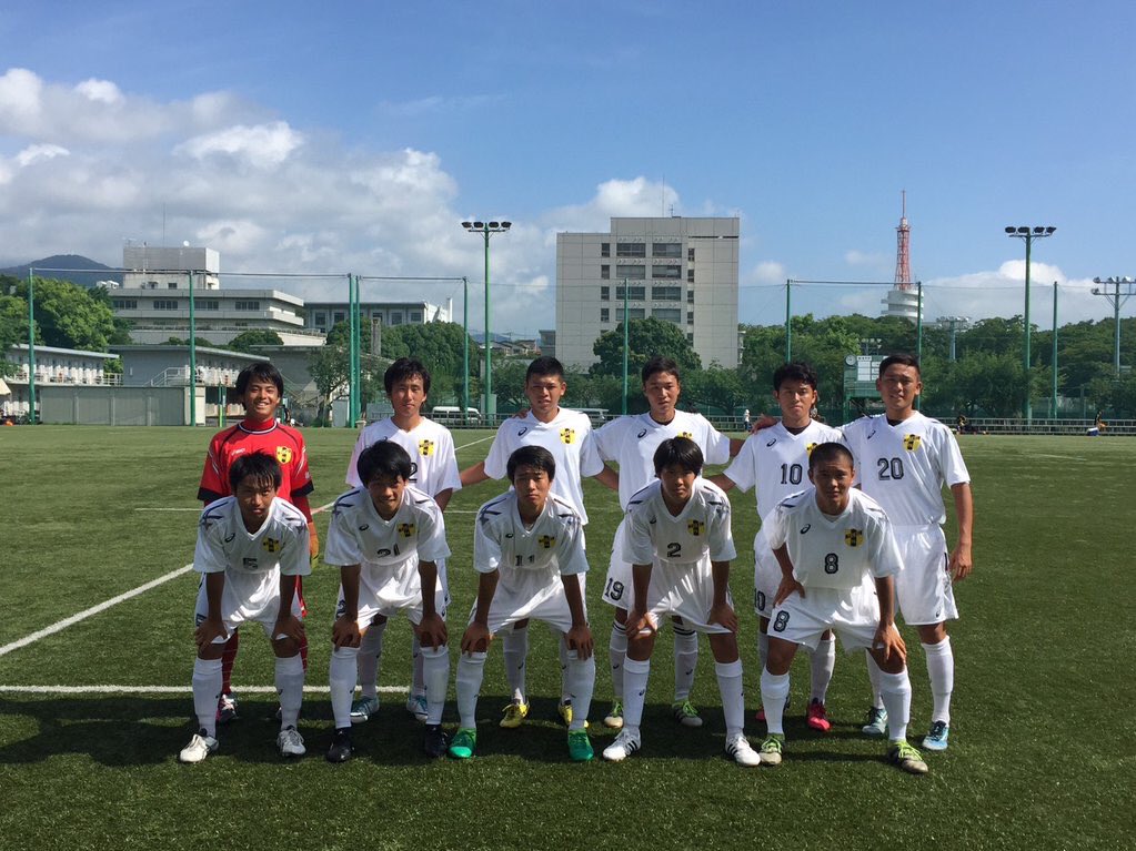 socceryuto12's tweet photo. 昨日で高校サッカーが終わりました！三年間このメンバーでやれて楽しかった！ https://t.co/PfVGcauTaZ