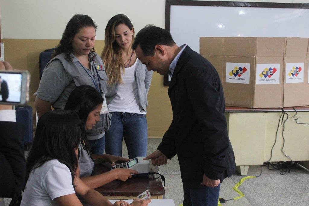 Oscar Álvarez tweet media