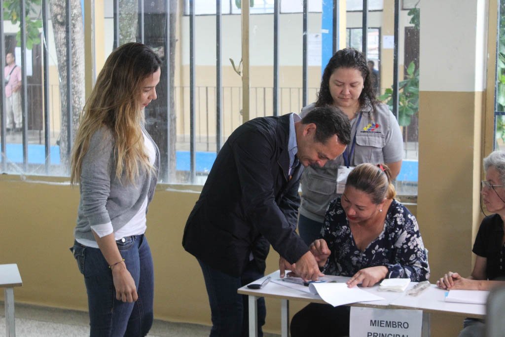 Oscar Álvarez tweet media