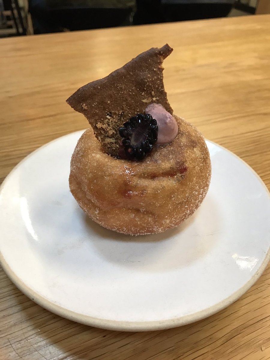 donut_quest's tweet photo. Questing @pinkmansbakery These where heavenly! Good balance of filling, almost like a mousse. Great donuts. #donuts #pinkmans #donutquest 🍩 https://t.co/Vq2qJJYsB2