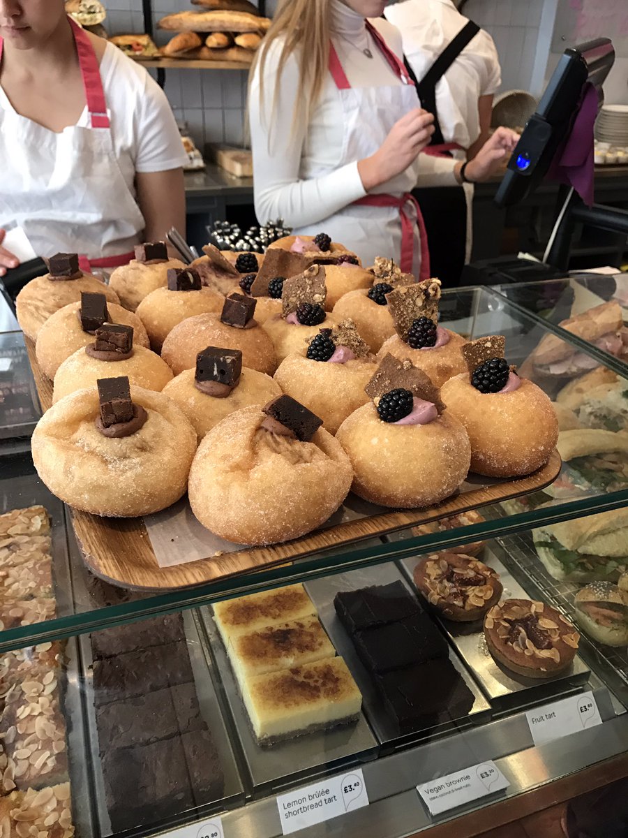 donut_quest's tweet photo. Questing @pinkmansbakery These where heavenly! Good balance of filling, almost like a mousse. Great donuts. #donuts #pinkmans #donutquest 🍩 https://t.co/Vq2qJJYsB2