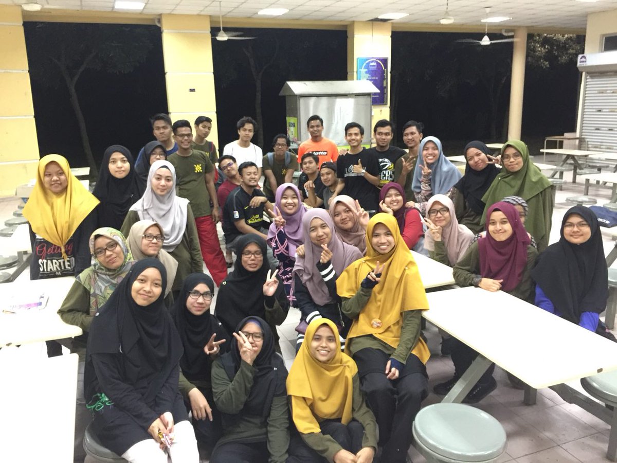 FMAnv11's tweet photo. "Bonds come in all kinds of shapes"
#thankyoukorang
#fmfamilyday17
#fmsquad
#alumniseniorjunior https://t.co/ZaVGtbJ1uR
