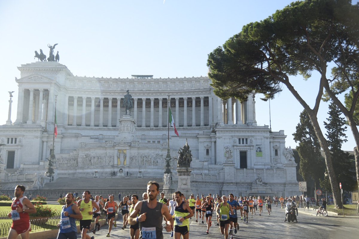GSBRunningTeam's tweet photo. 15 km immersi nella bellezza di #Roma! Vi siete divertiti? #rum2017 #running https://t.co/NW5EkU4kqk