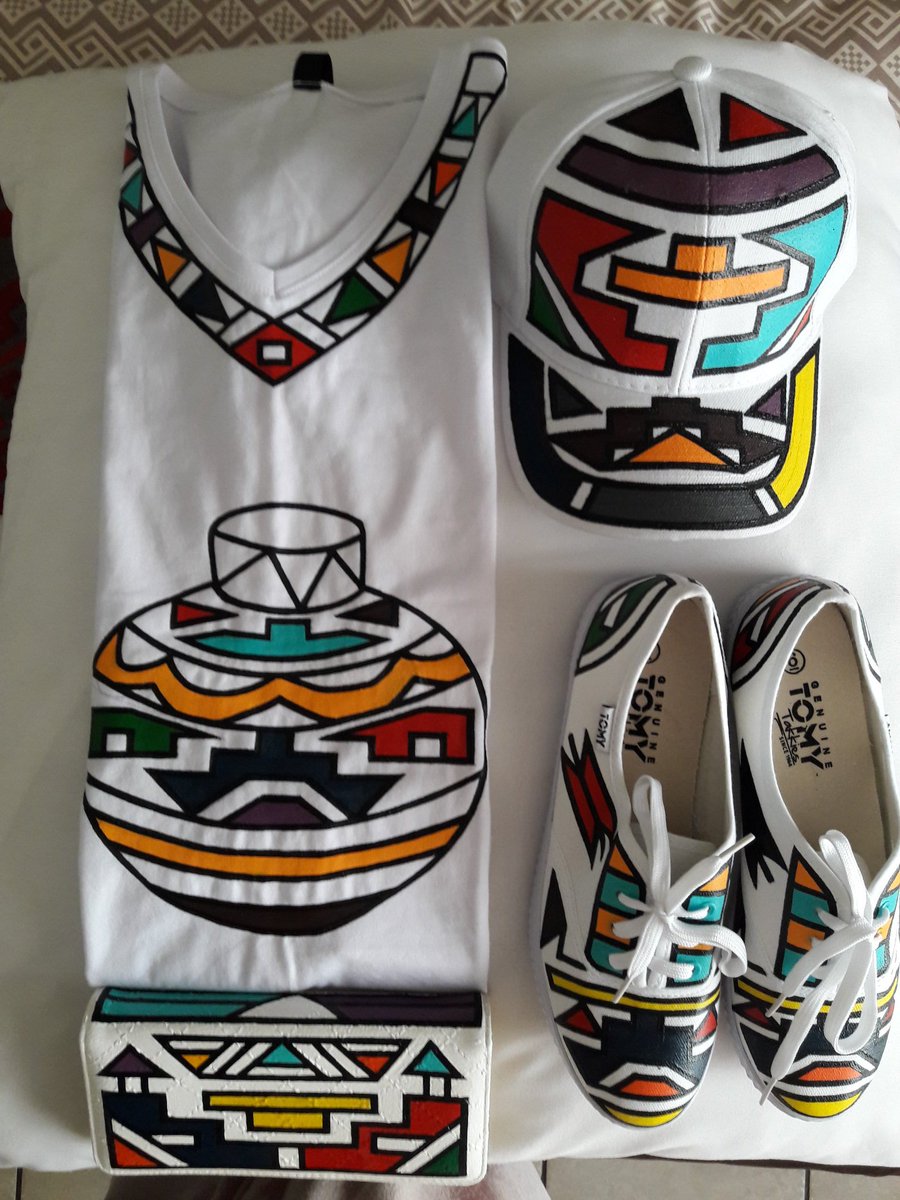 DdzlDesigns's tweet photo. #TheBlackConnect we specialise in custom made hand painted African Prints designs please RT for awareness our clients might be on your TL https://t.co/zFlGAoK1Xa