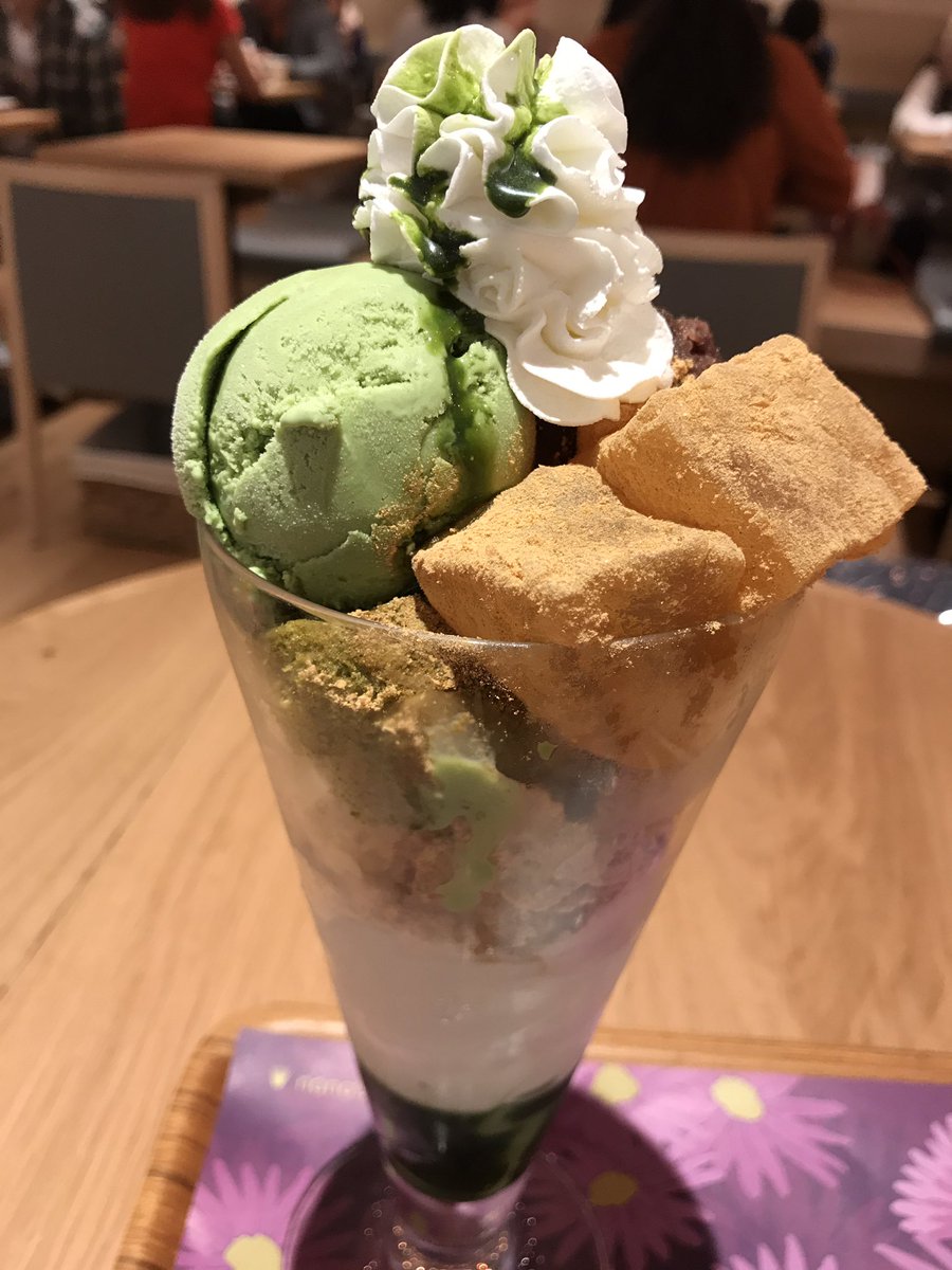 MARIfromJP4's tweet photo. I love a greentea parfait. #抹茶パフェ #japanesesweets  #greentea #farfait #파르페 https://t.co/WYOw3cgsFm