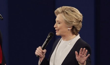 itvwestcountry's tweet photo. Hillary Clinton at #cheltenhamliteraturefestival https://t.co/x4Uj1aq81M https://t.co/tvhRkMcaMF