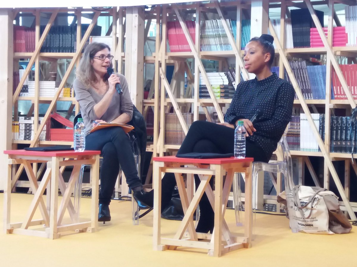 FraFra2017's tweet image. Rencontre avec la romancière Marie N'Diaye. Prix Goncourt 2016 pour son livre "3 femmes puissantes". #Buchmesse #fbm17 #FraFra2017