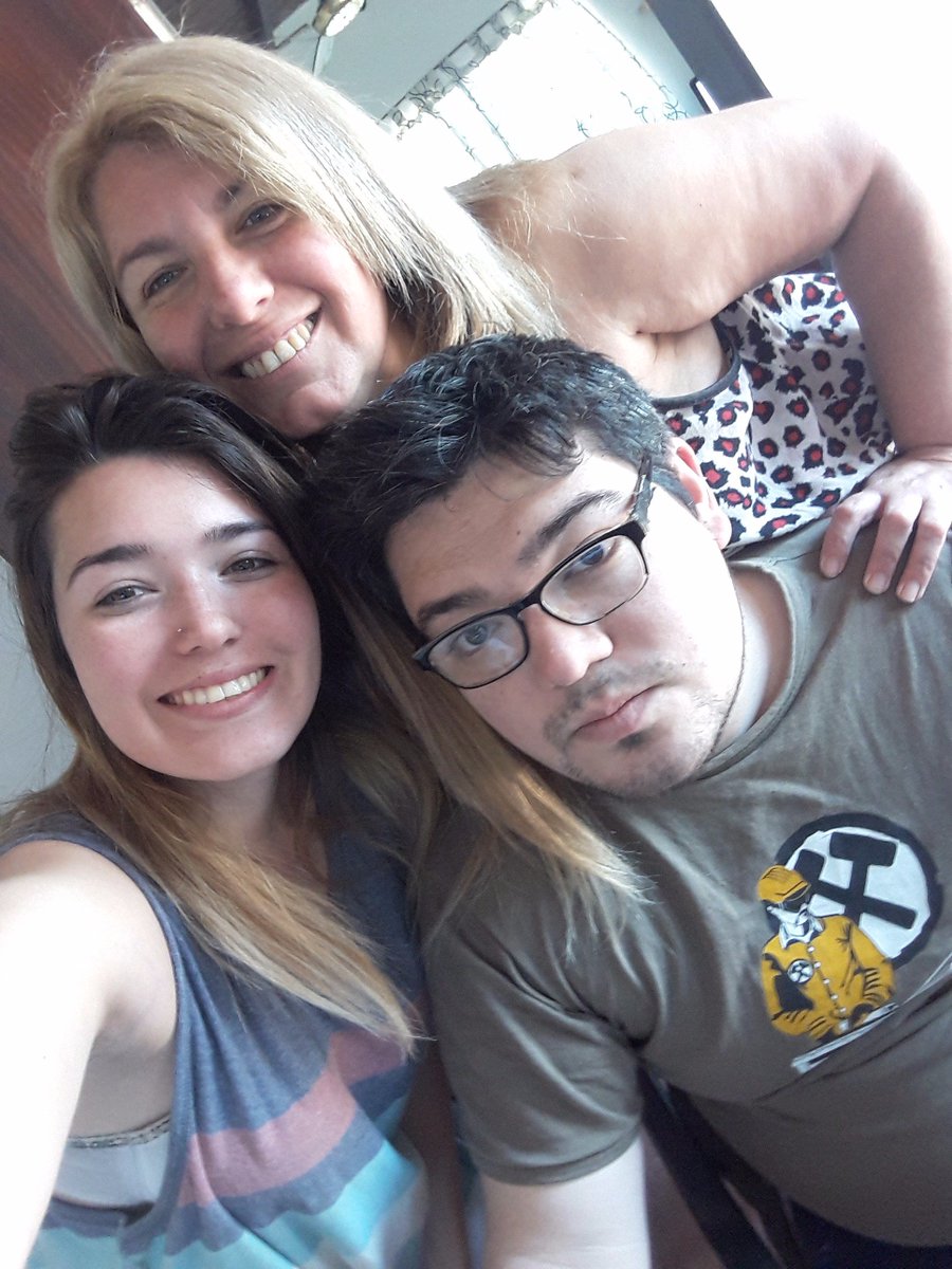 lauhalfaro's tweet photo. #diadelamadreenc5n FELIZ DIA MAMI , TE AMAMOS 💖 https://t.co/VVWKIdlZQk