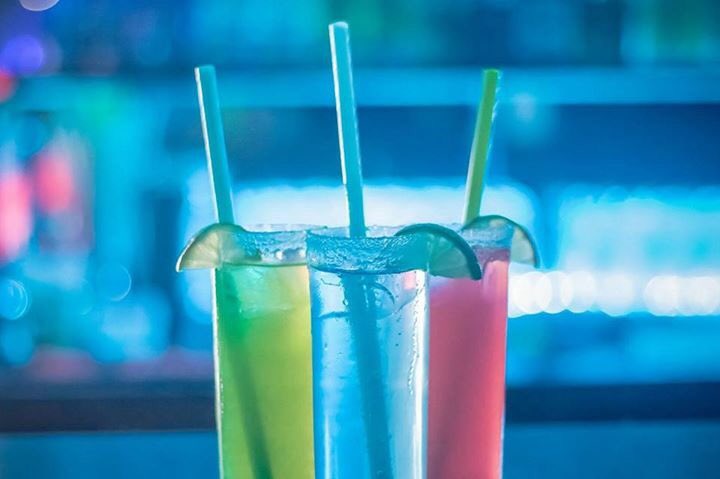 radissonblumct's tweet photo. @airvistara It's almost #HappyHour folks! Head to O'Malley's and enjoy your fave drinks from 6pm to 9pm.

#radissonblumuscat #drinkresponsibly #drinks https://t.co/idgdKwQWSd
