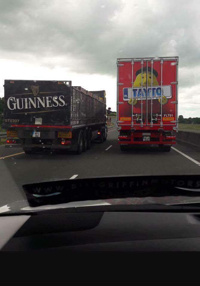 _ecdv's tweet image. Emergency supplies being rushed to the west of #Ireland as #StormOphelia  approaches ... 😁