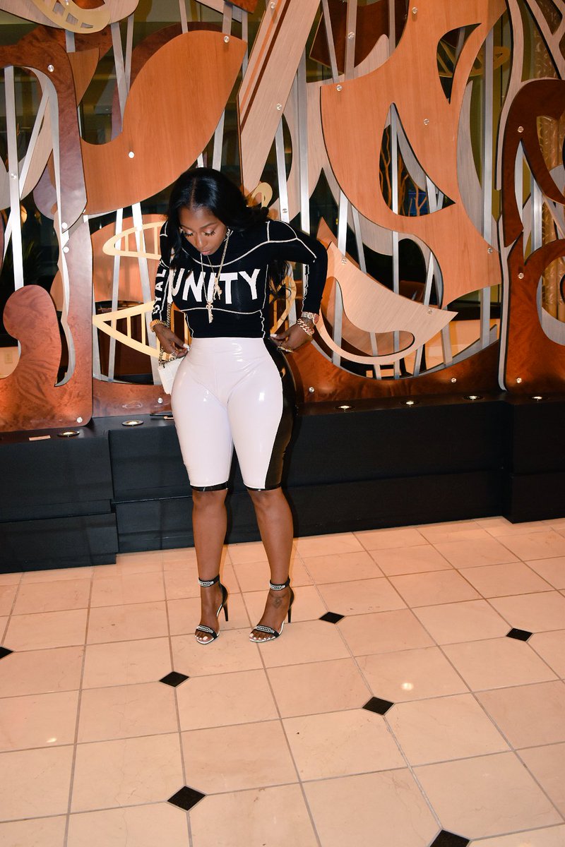 kashdoll's tweet photo. Versace thottie https://t.co/nUMcNMYCa1