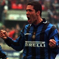 TheHeadtoHead's tweet photo. RT for Gattuso🇮🇹
LIKE for Simeone🇦🇷

#MilanDerby https://t.co/5xZlJCpoKJ
