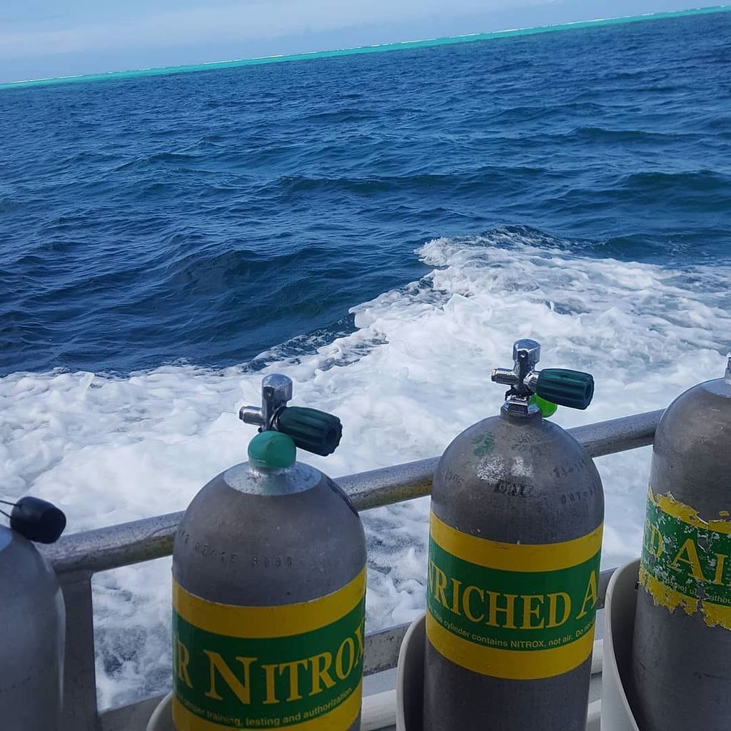 Blue as far as the eye can see 💙
.
.
#blue #bluesky #blueocean #waves #boat #dive #scuba #diving #nitrox #enriched… ift.tt/2yp1Kd6