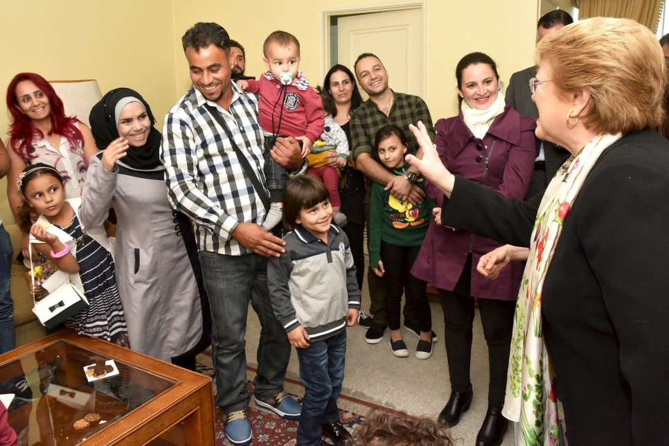 UNHCR_Arabic's tweet photo. جمهورية #تشيلي تنضم إلى بلدان إعادة التوطين، وترحب بأوائل اللاجئين #السوريين.
https://t.co/hZDcTLjLRG https://t.co/axVJ1j7ges